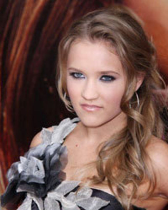 Emily Osment, pe urmele lui Miley Cyrus si Mitchel Musso