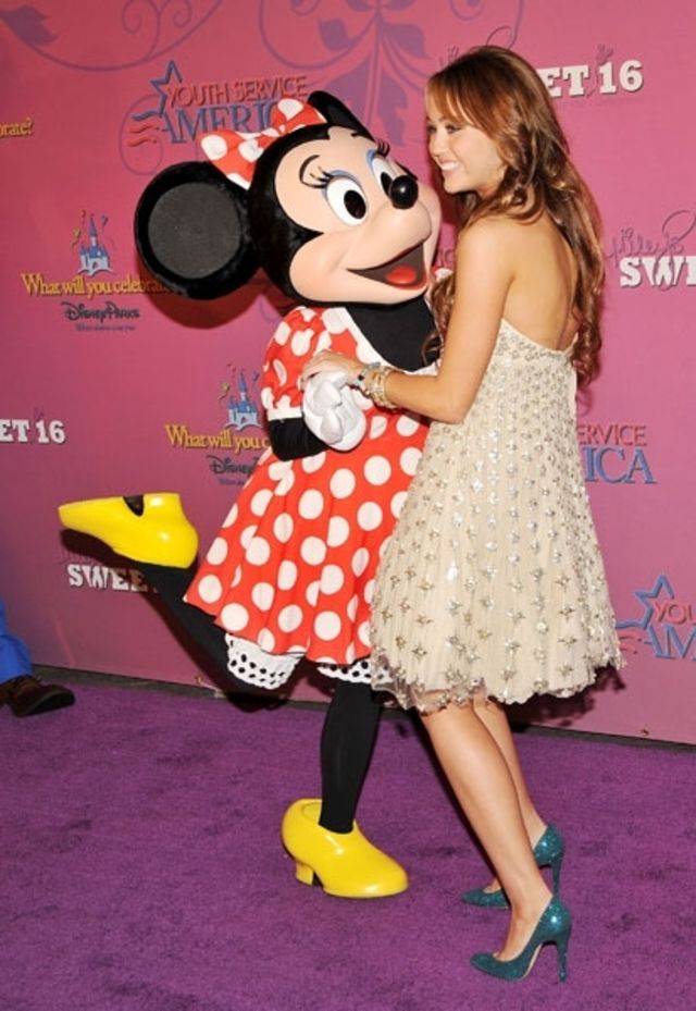 Miley Cyrus (Hannah Montana), aniversare la Disneyland