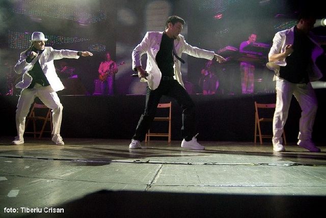 Smiley danseaza cu Simplu