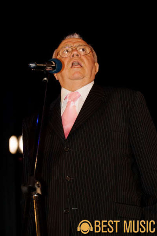 Alexandru Arsinel in cadrul spectacolului 'O viata pentru muzica'