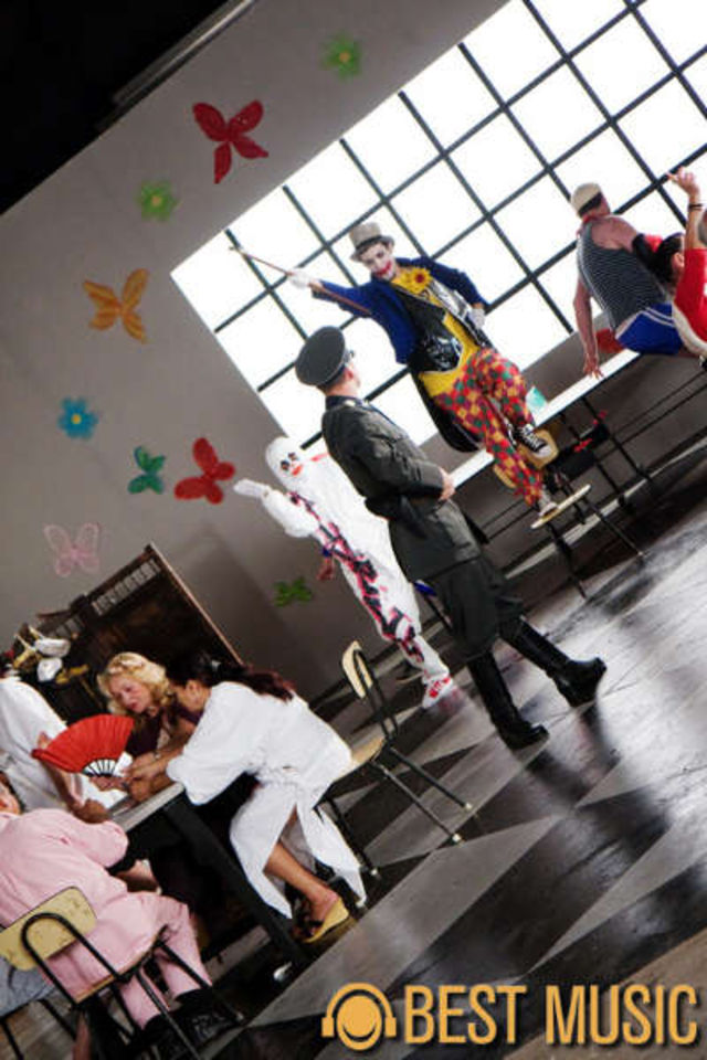 Poze Simplu - Filmare clip Like a puppet