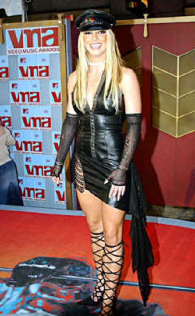 Britney Spears Mtv Vma 2002 Voteaza Cea Mai Proasta Tinuta La Mtv Vm 5224