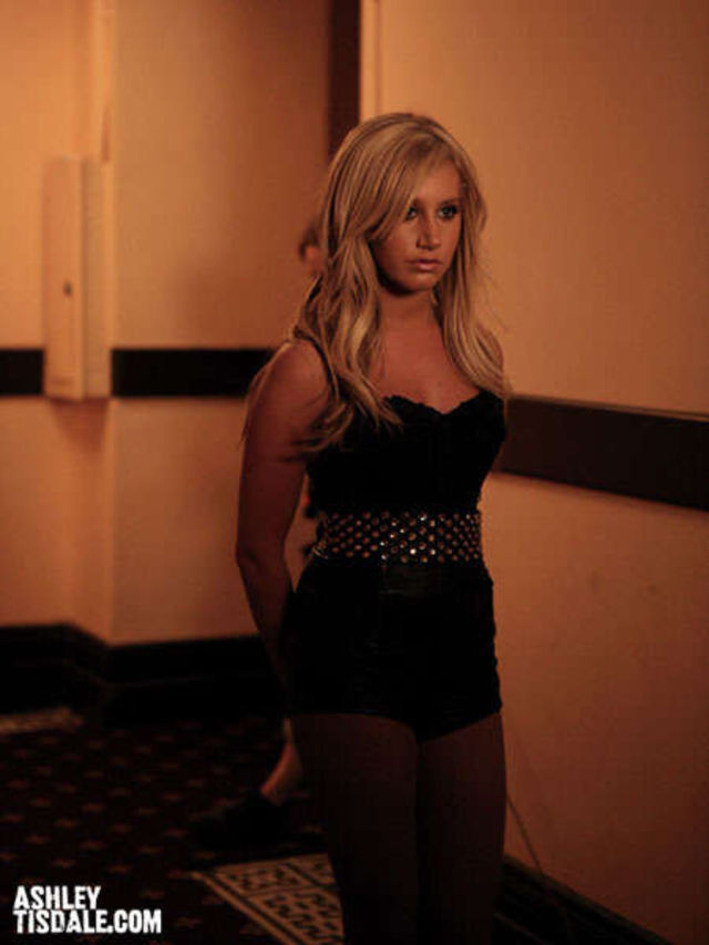 Ashley Tisdale, la filmarile videoclipului Crank It Up