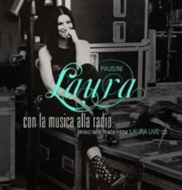 Laura Pausini videoclip <code>Con la Musica alla Radio</code>