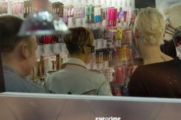 Rihanna la Sex Shop
