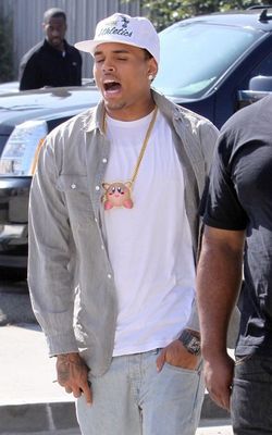 Chris Brown cu Kirby la gat