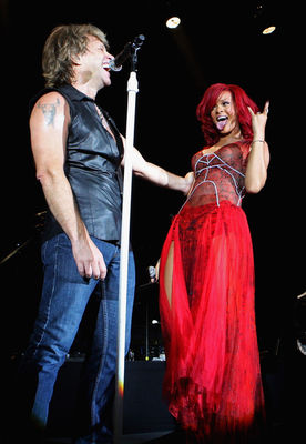 Poze Bon Jovi si Rihanna MTV EMA 2010 preparty