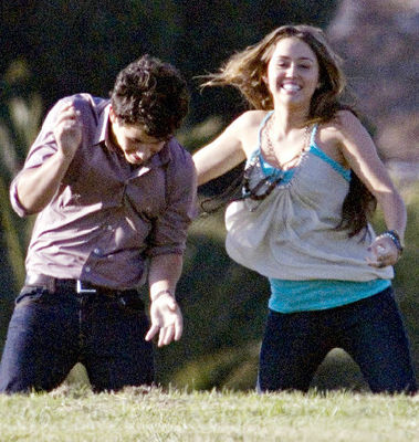 Miley Cyrus, impreuna cu gasca de la Disney