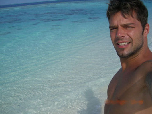 Ricky Martin pe plaja